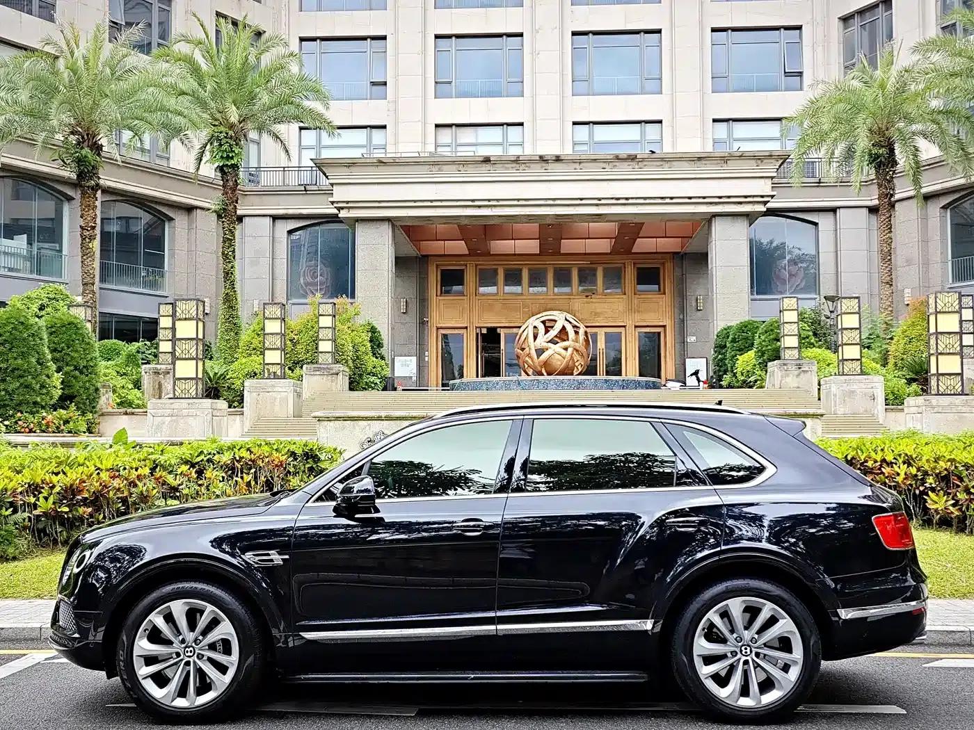 Bentayga 2018 4.0T V8 — миниатюра 28