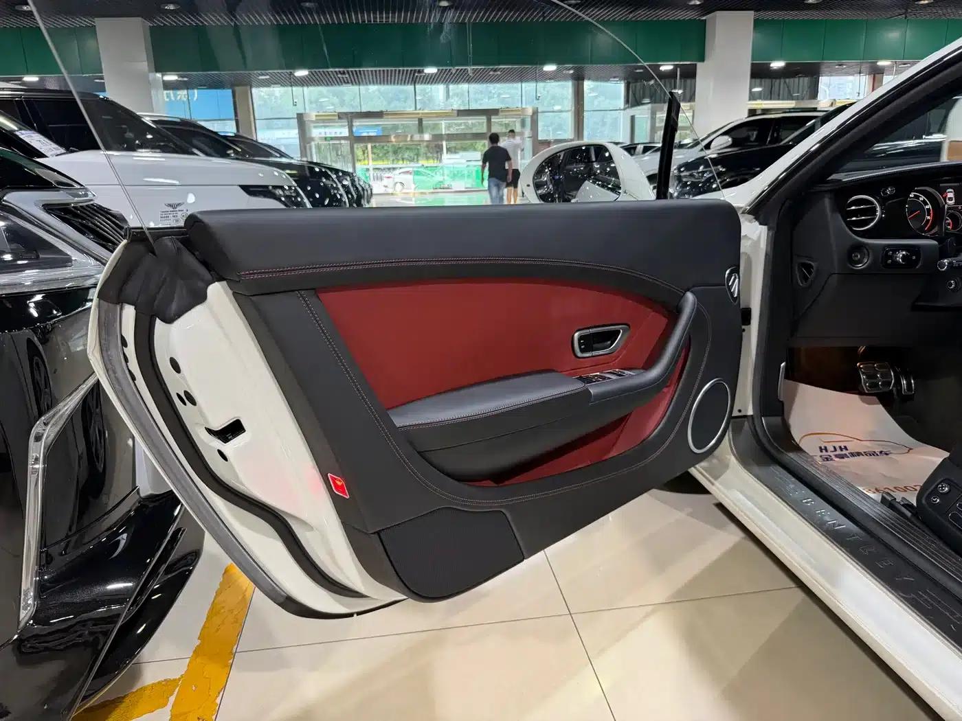 2015 Continental 4.0T GT V8 Standard Edition — миниатюра 7