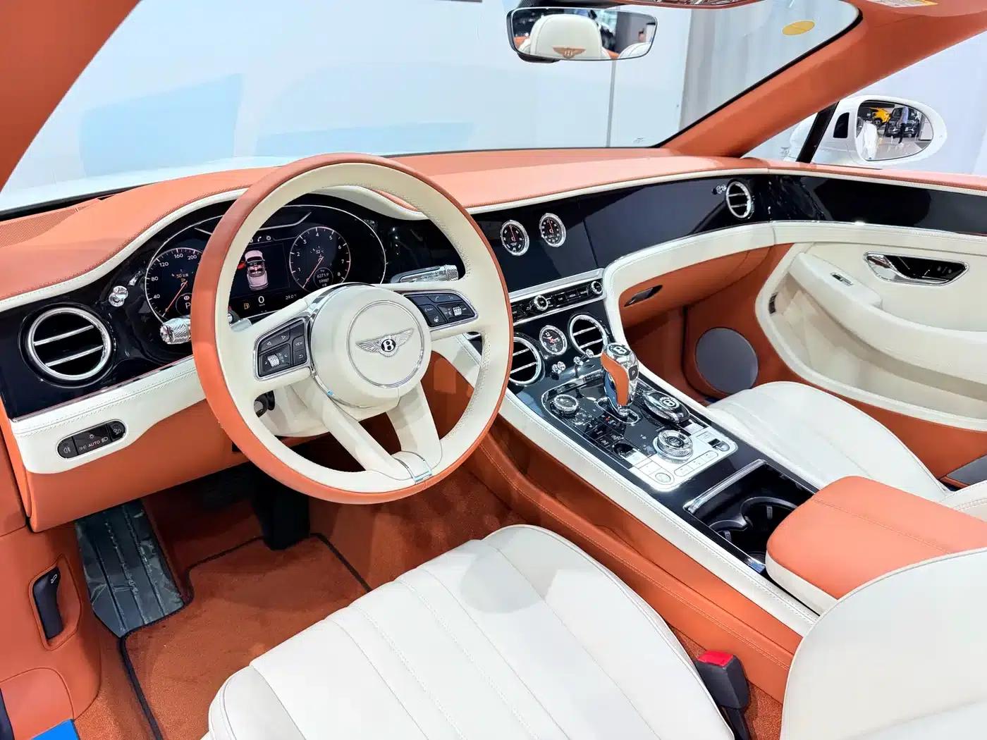 2020 Continental 4.0T GT V8 Convertible — миниатюра 11