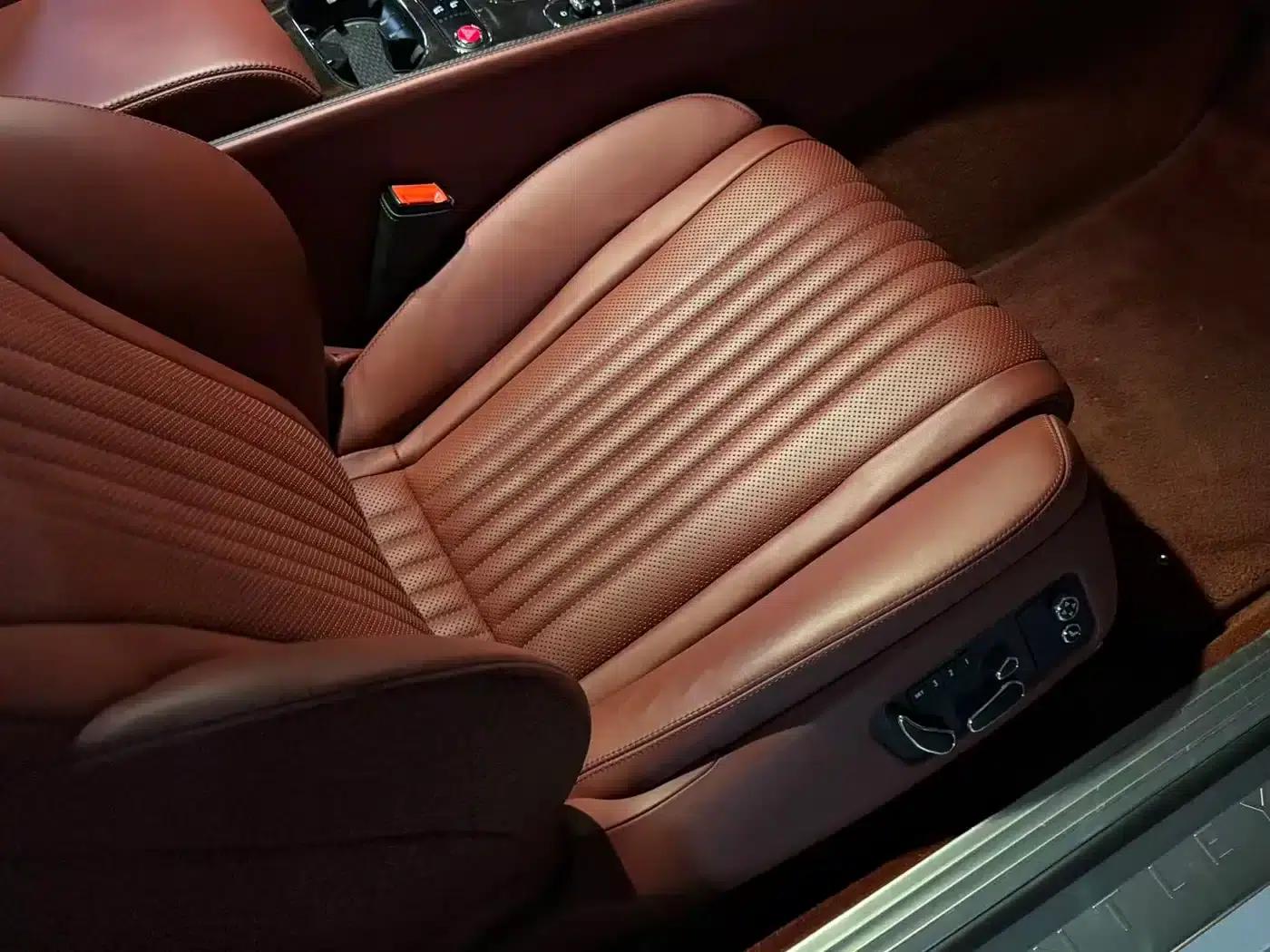 2017 Continental 4.0T GT V8 Standard Edition — миниатюра 18