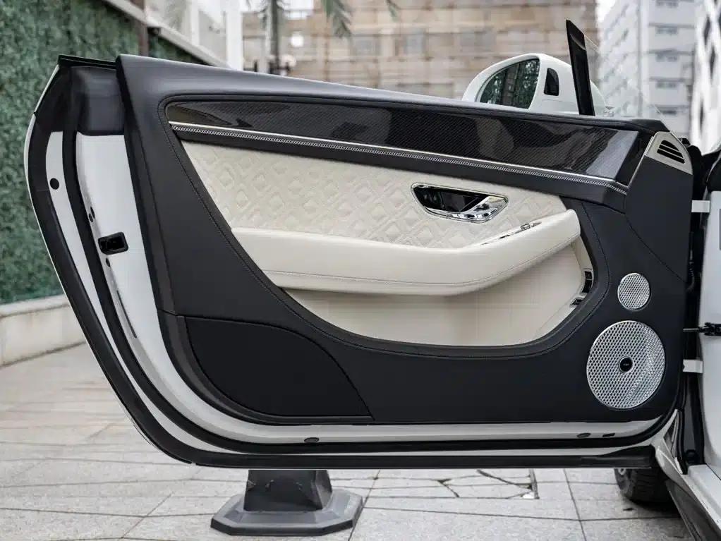 2022 Continental 4.0T GT V8 Convertible — миниатюра 17