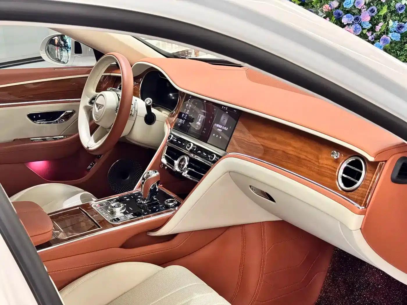 2022 Flying Spur Plug-in Hybrid 2.9T V6 — миниатюра 15