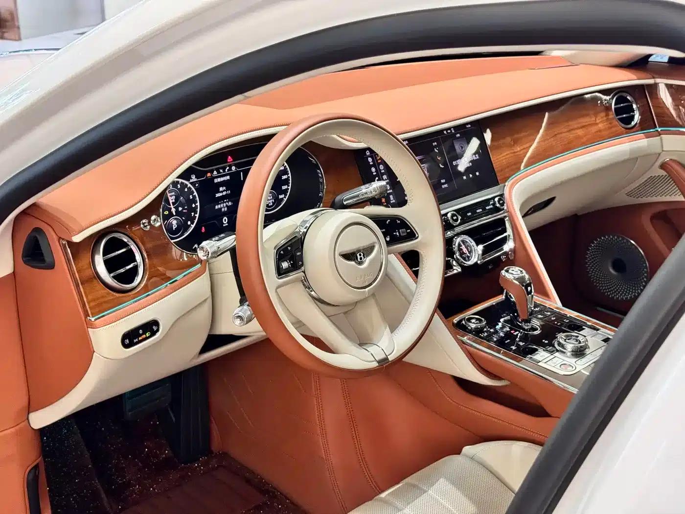 2022 Flying Spur Plug-in Hybrid 2.9T V6 — миниатюра 16