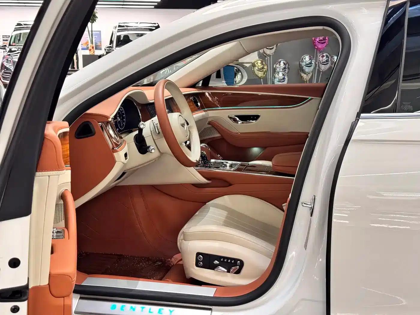 2022 Flying Spur Plug-in Hybrid 2.9T V6 — миниатюра 17