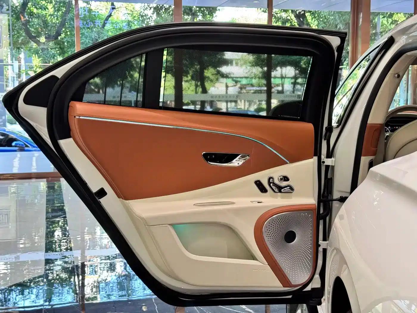 2022 Flying Spur Plug-in Hybrid 2.9T V6 — миниатюра 20