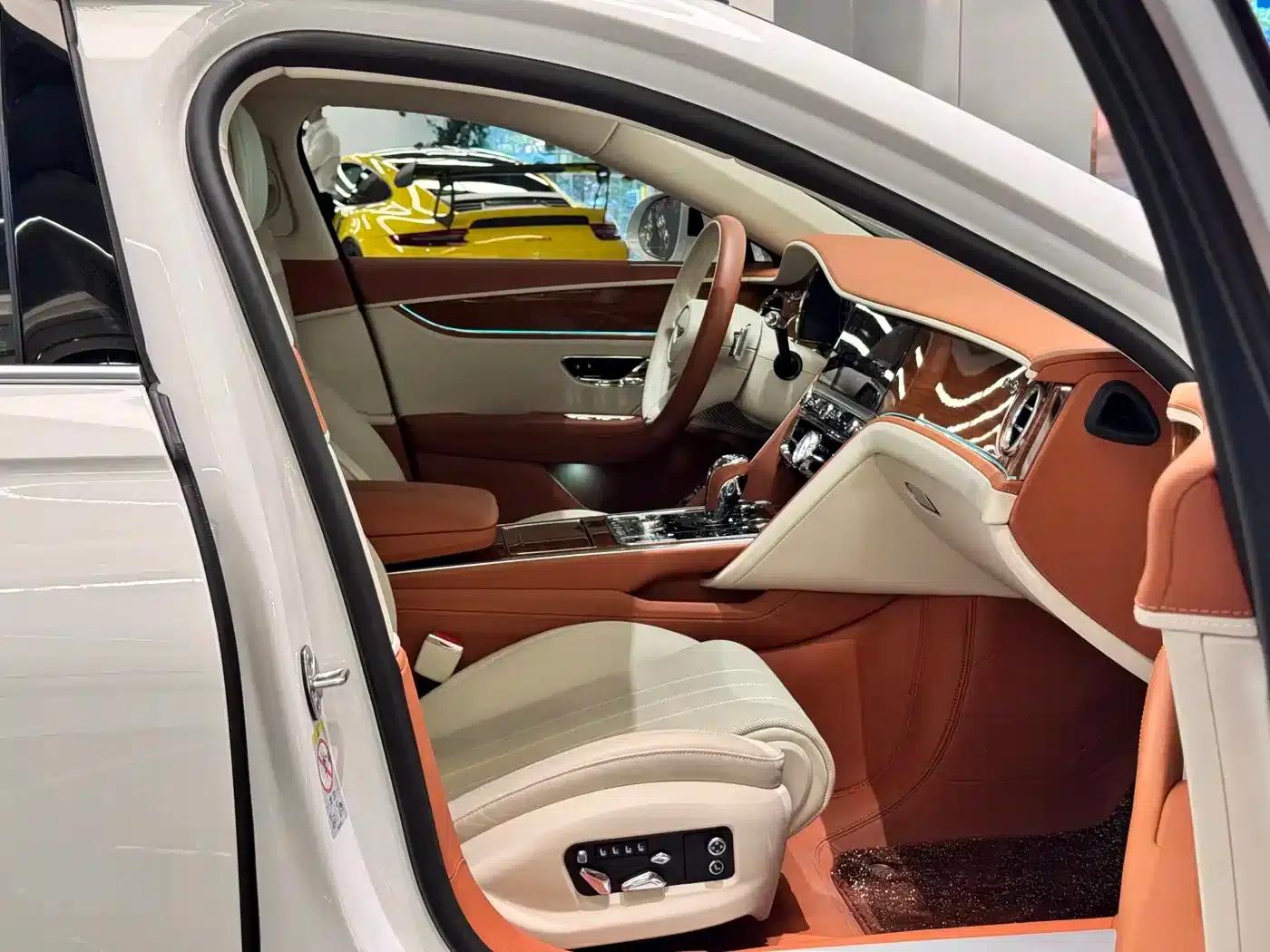 2022 Flying Spur Plug-in Hybrid 2.9T V6 — миниатюра 23