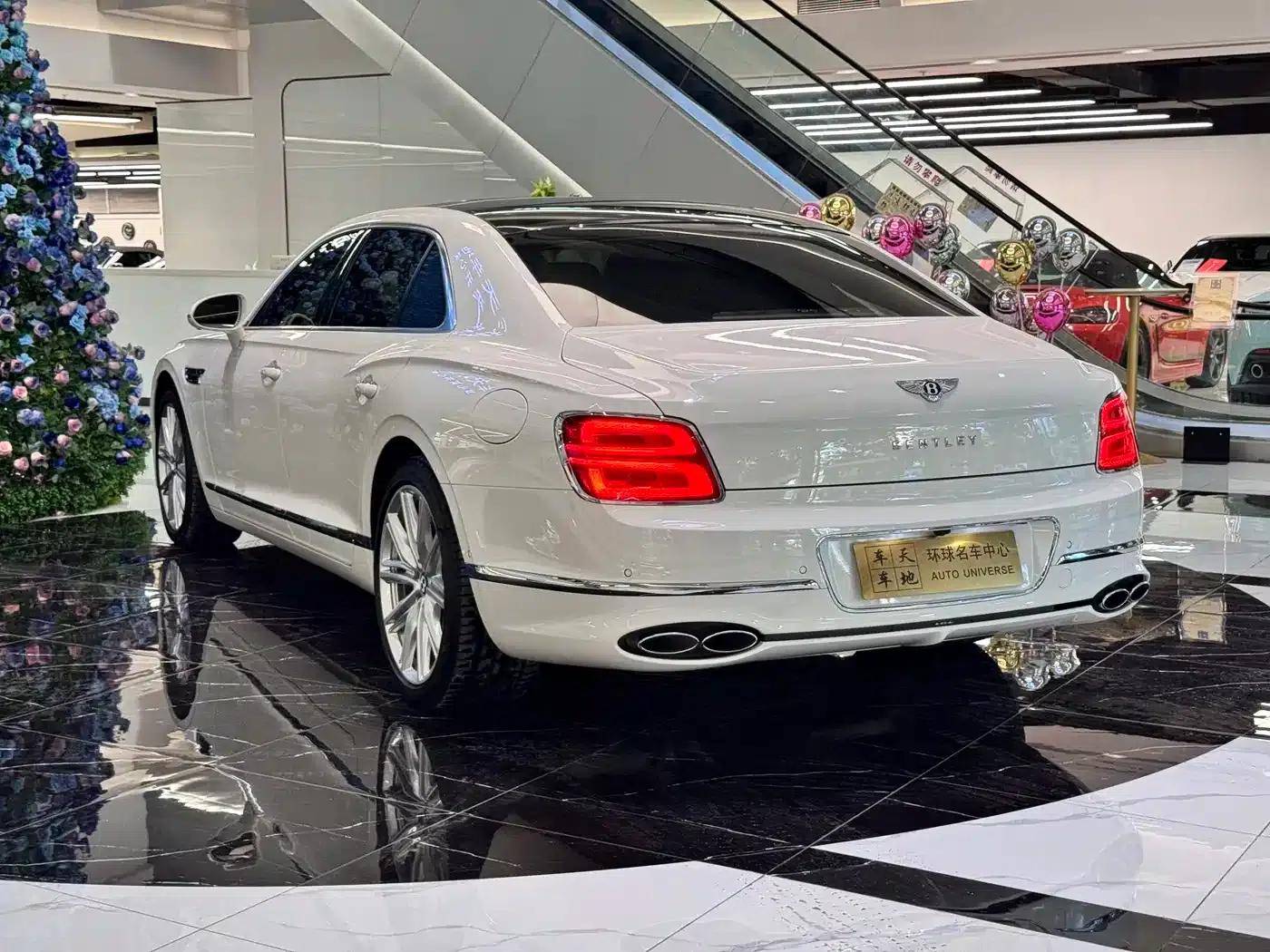 2022 Flying Spur Plug-in Hybrid 2.9T V6 — миниатюра 28