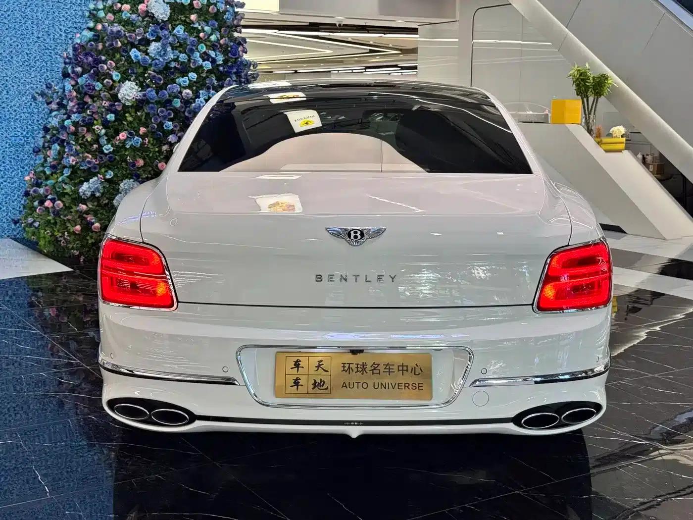 2022 Flying Spur Plug-in Hybrid 2.9T V6 — миниатюра 29