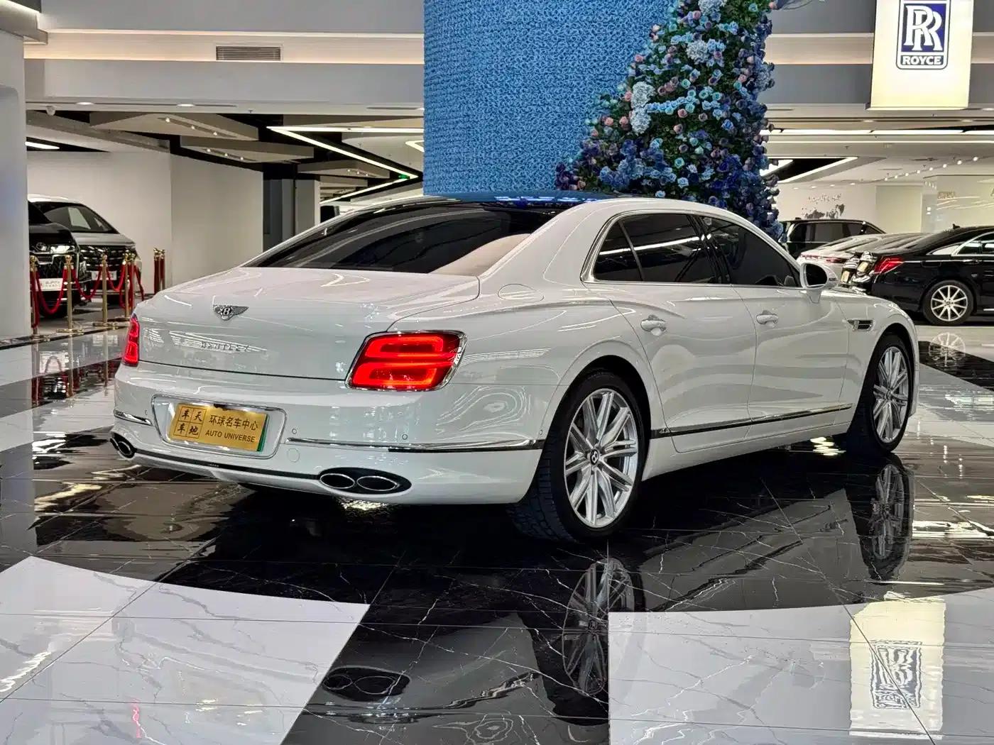 2022 Flying Spur Plug-in Hybrid 2.9T V6 — миниатюра 30