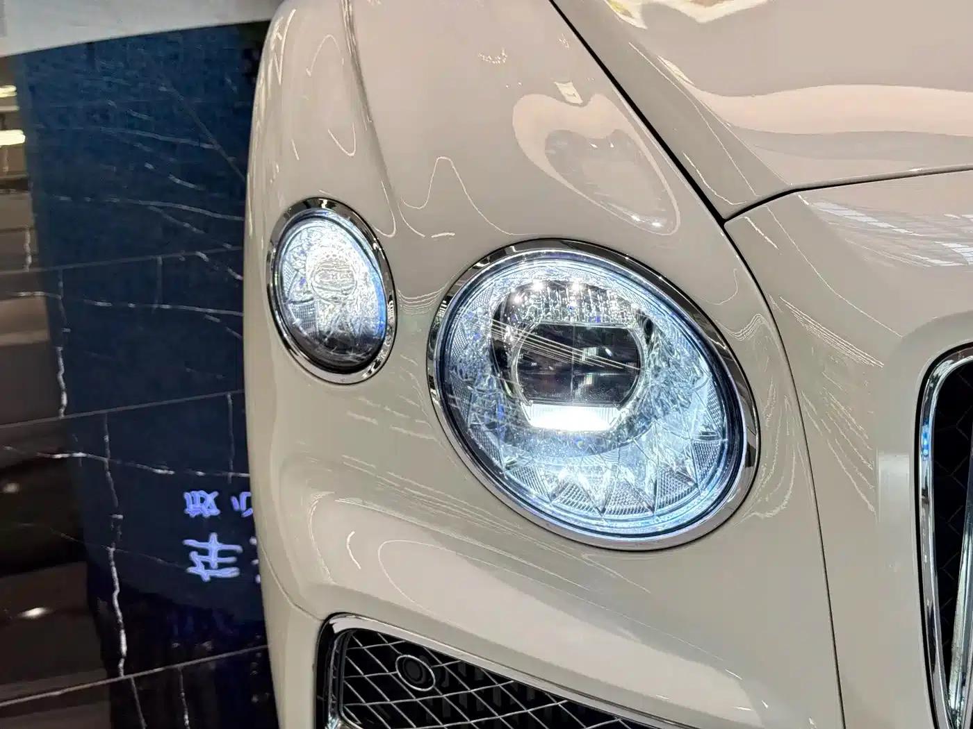 2022 Flying Spur Plug-in Hybrid 2.9T V6 — миниатюра 4
