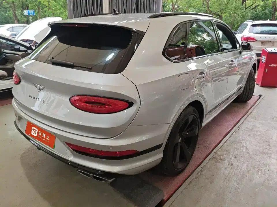 Bentayga Plug-in Hybrid 2021 3.0T PHEV — миниатюра 2