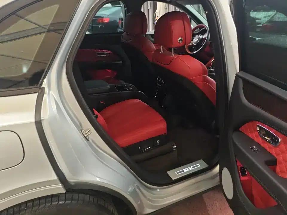 Bentayga Plug-in Hybrid 2021 3.0T PHEV — миниатюра 12