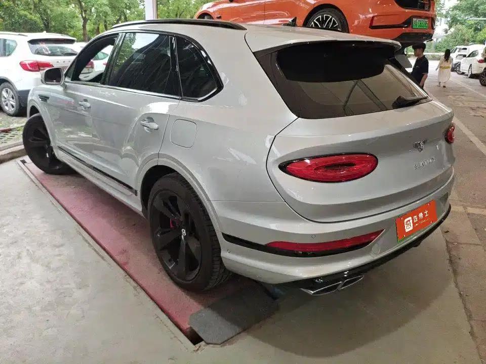 Bentayga Plug-in Hybrid 2021 3.0T PHEV — миниатюра 6