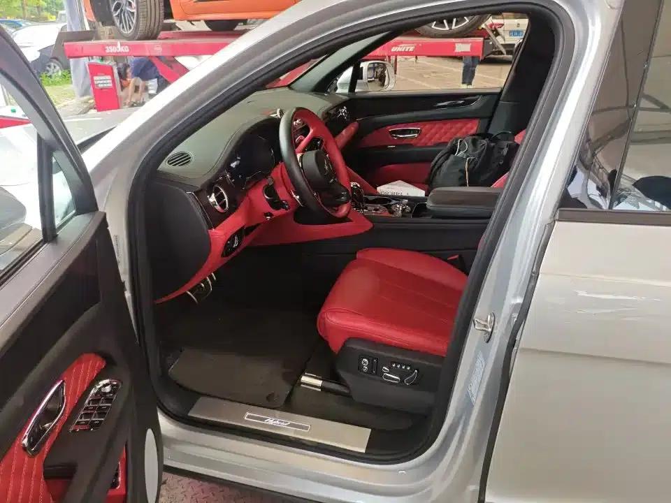 Bentayga Plug-in Hybrid 2021 3.0T PHEV — миниатюра 7