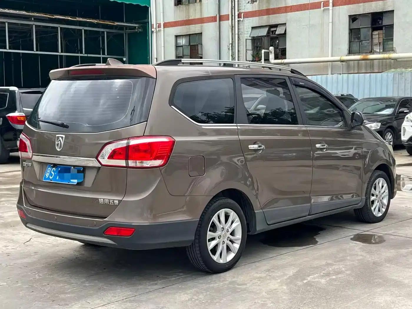 Baojun 730 2014 1.5L Manual Comfort 7-Seater — миниатюра 14