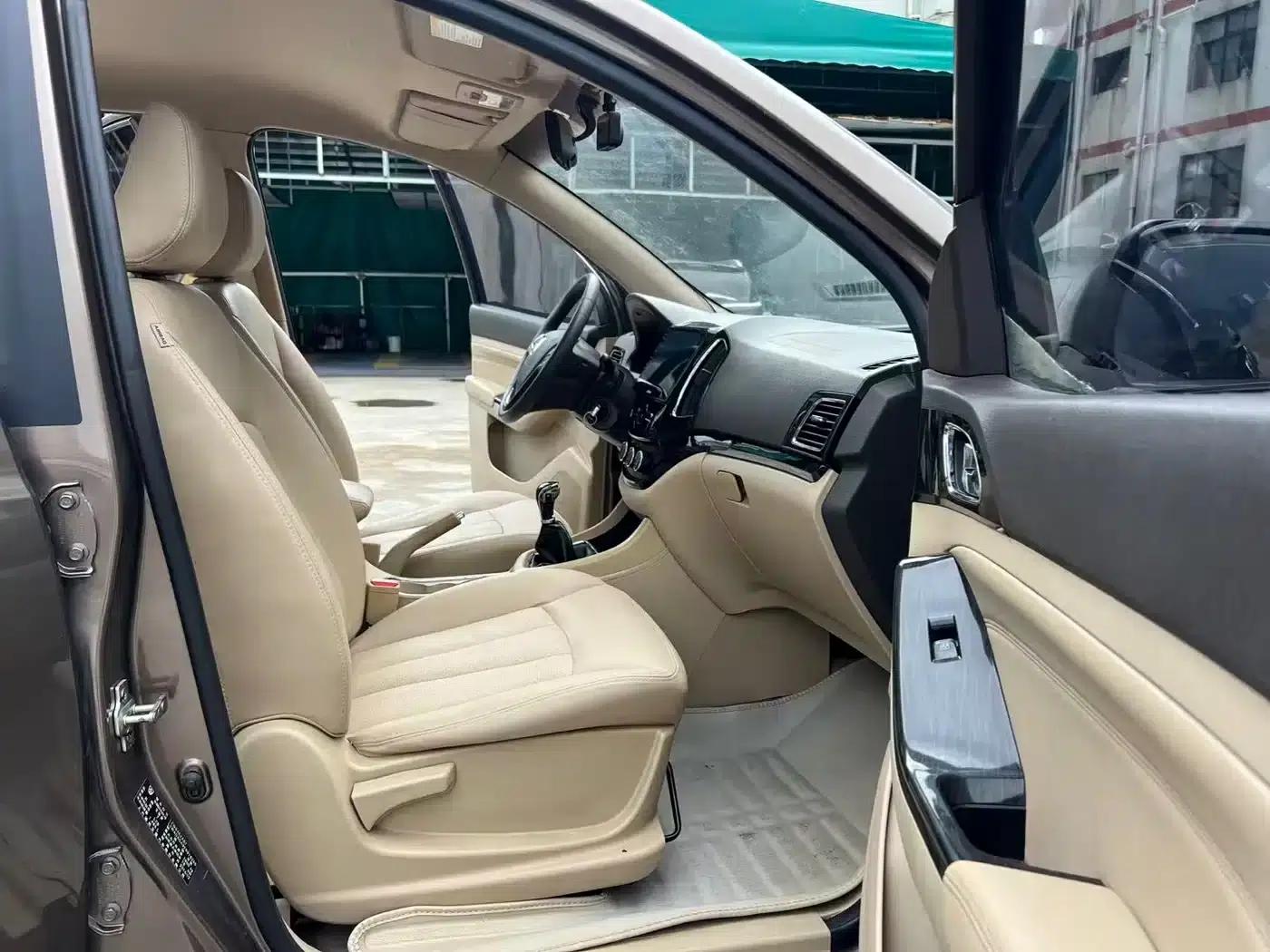 Baojun 730 2014 1.5L Manual Comfort 7-Seater — миниатюра 7