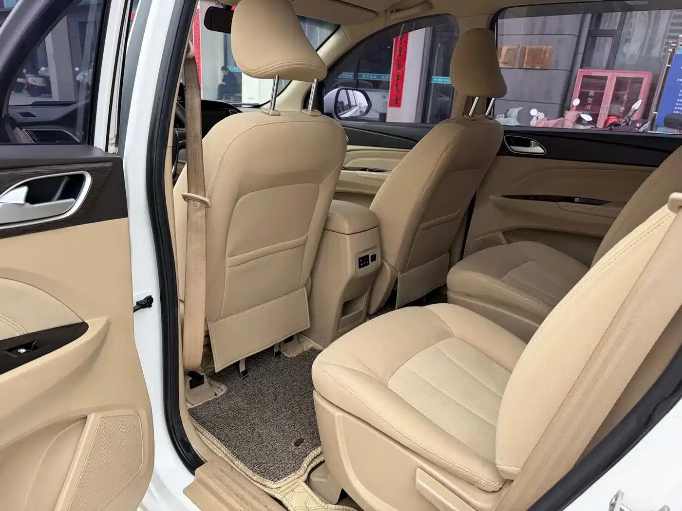 Baojun 730 2019 1.5L Manual Value Edition 7-Seater National VI Emission Standard — миниатюра 5