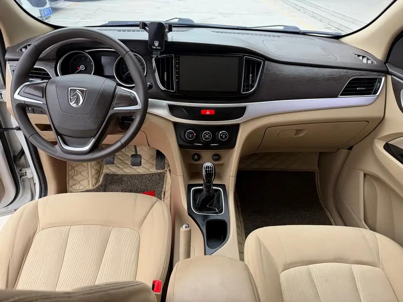 Baojun 730 2019 1.5L Manual Value Edition 7-Seater National VI Emission Standard — миниатюра 6
