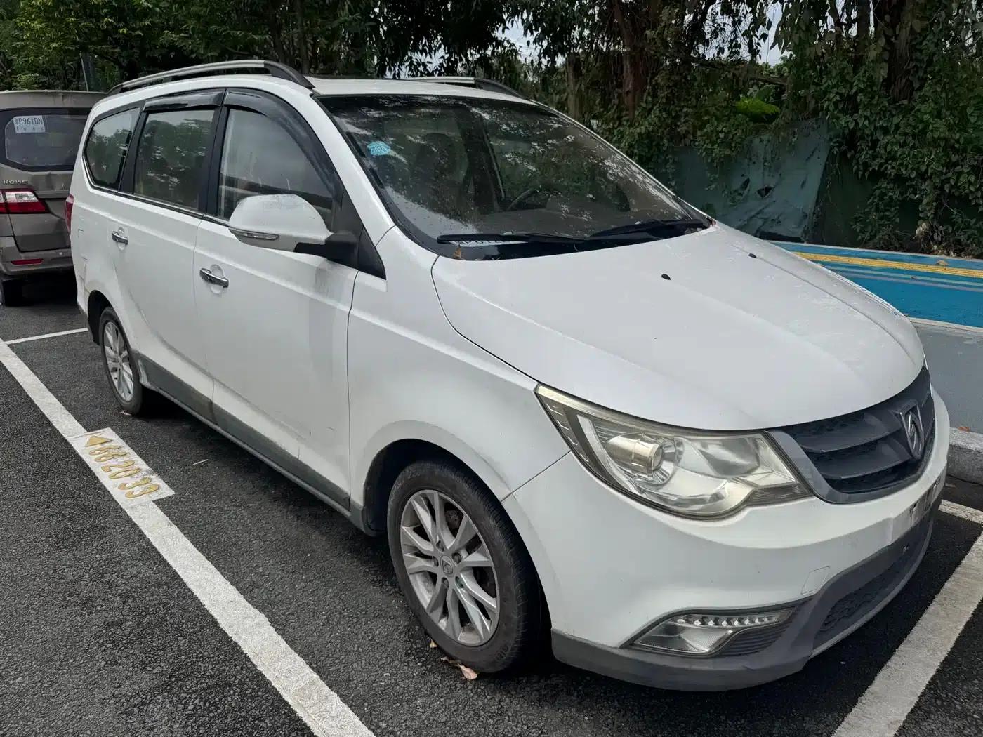 Baojun 730 2014 1.5L Manual Deluxe Navigation ESP Edition 7-Seater — миниатюра 2