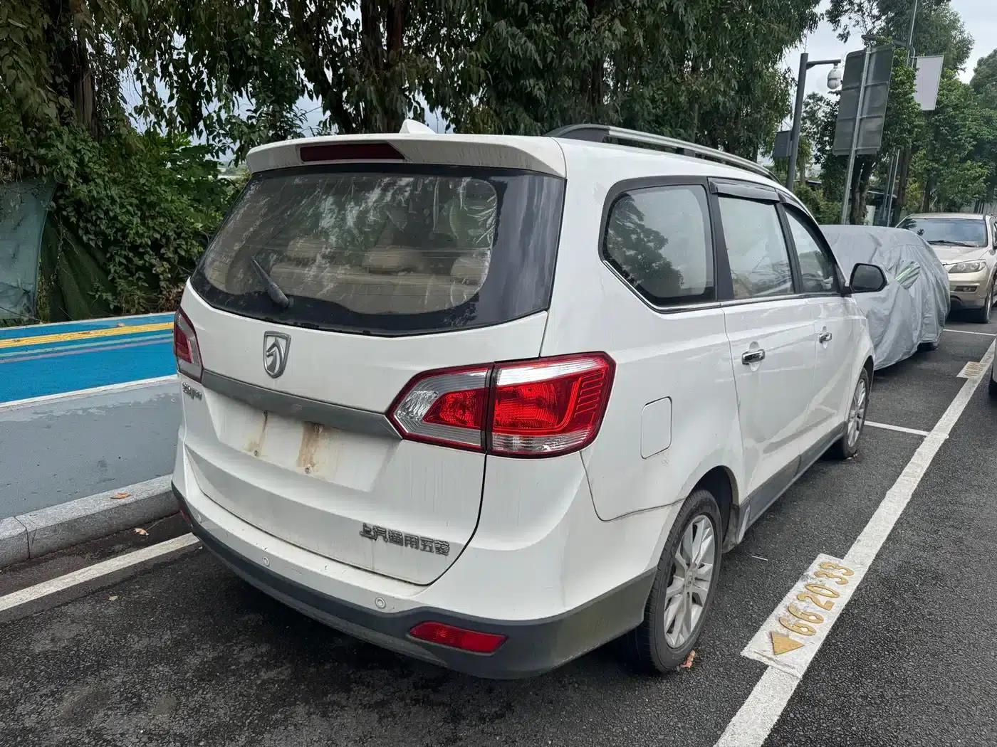 Baojun 730 2014 1.5L Manual Deluxe Navigation ESP Edition 7-Seater — миниатюра 4