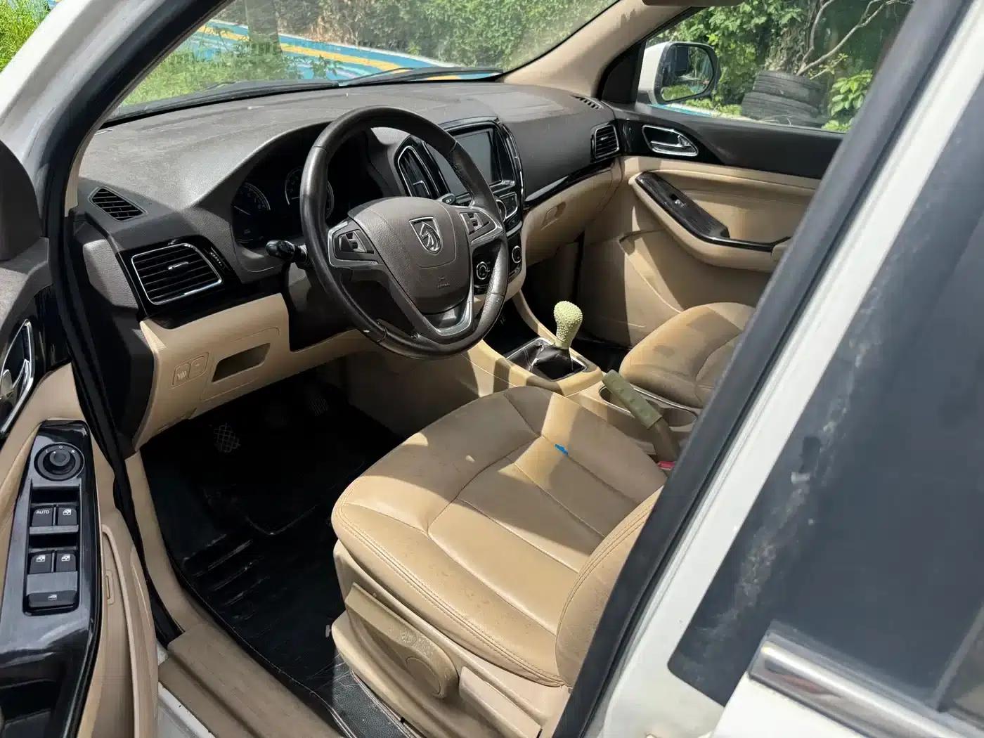 Baojun 730 2014 1.5L Manual Deluxe Navigation ESP Edition 7-Seater — миниатюра 5