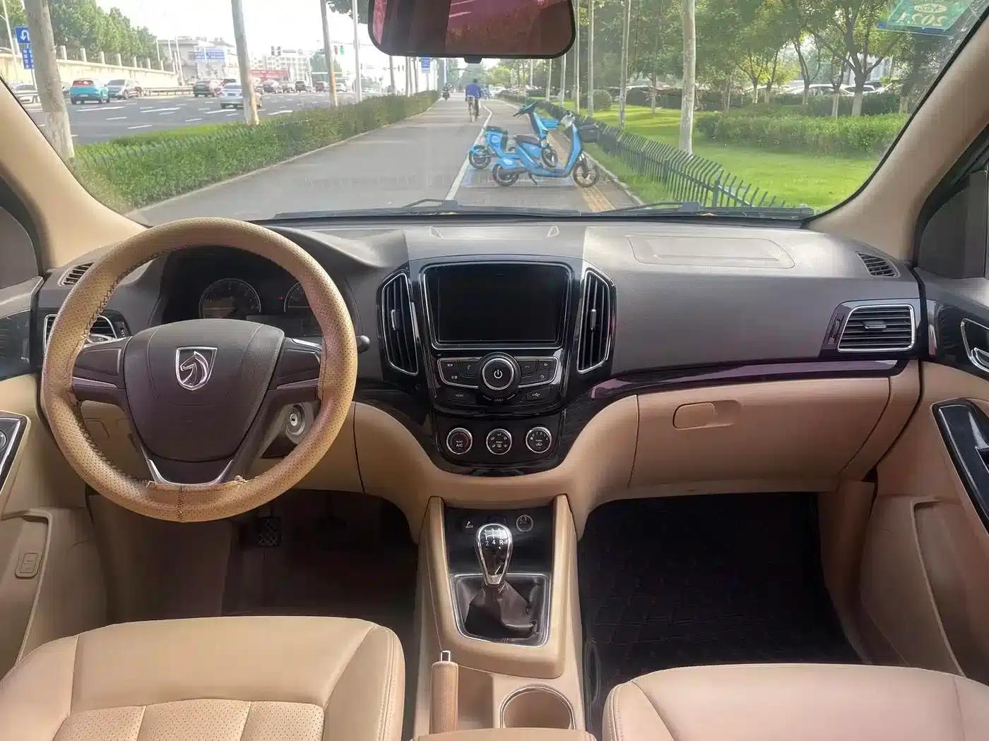 Baojun 730 2014 1.5L Manual Comfort 7-Seater — миниатюра 12