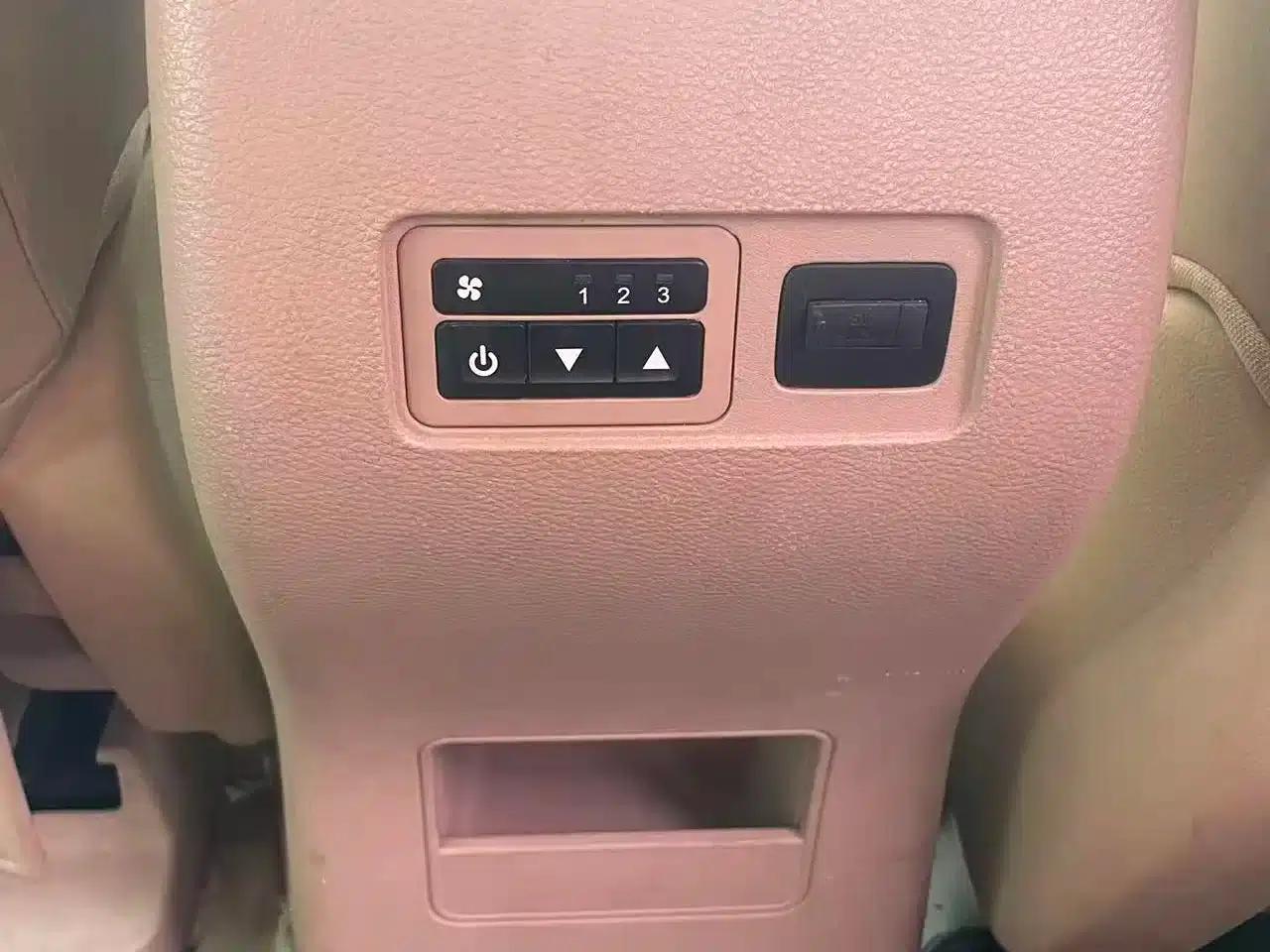 Baojun 730 2014 1.5L Manual Comfort 7-Seater — миниатюра 15