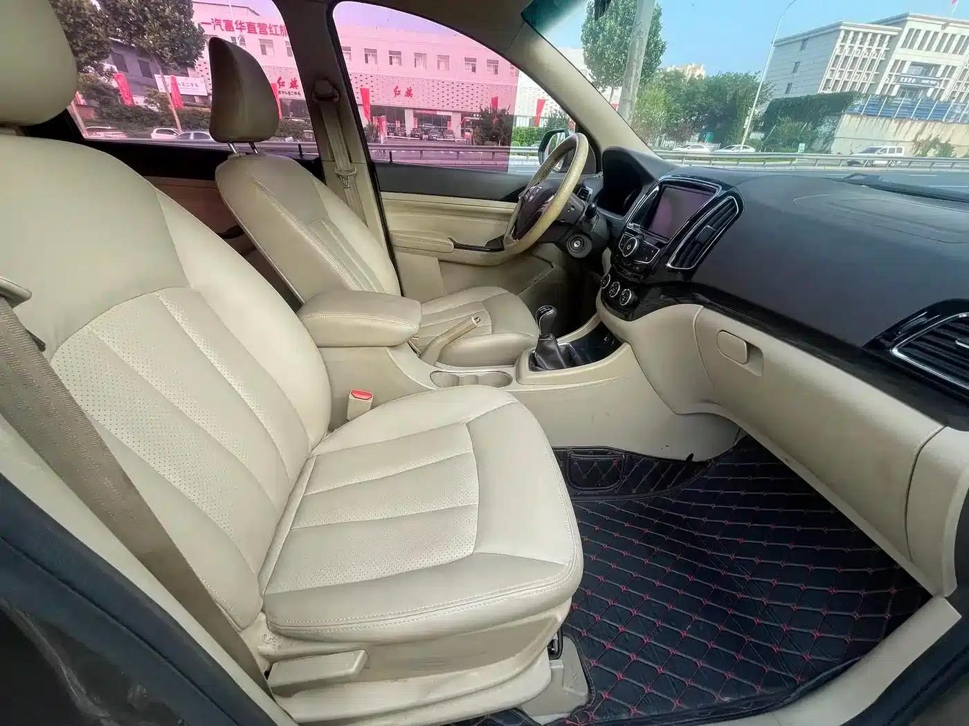 Baojun 730 2014 1.5L Manual Comfort 7-Seater — миниатюра 9