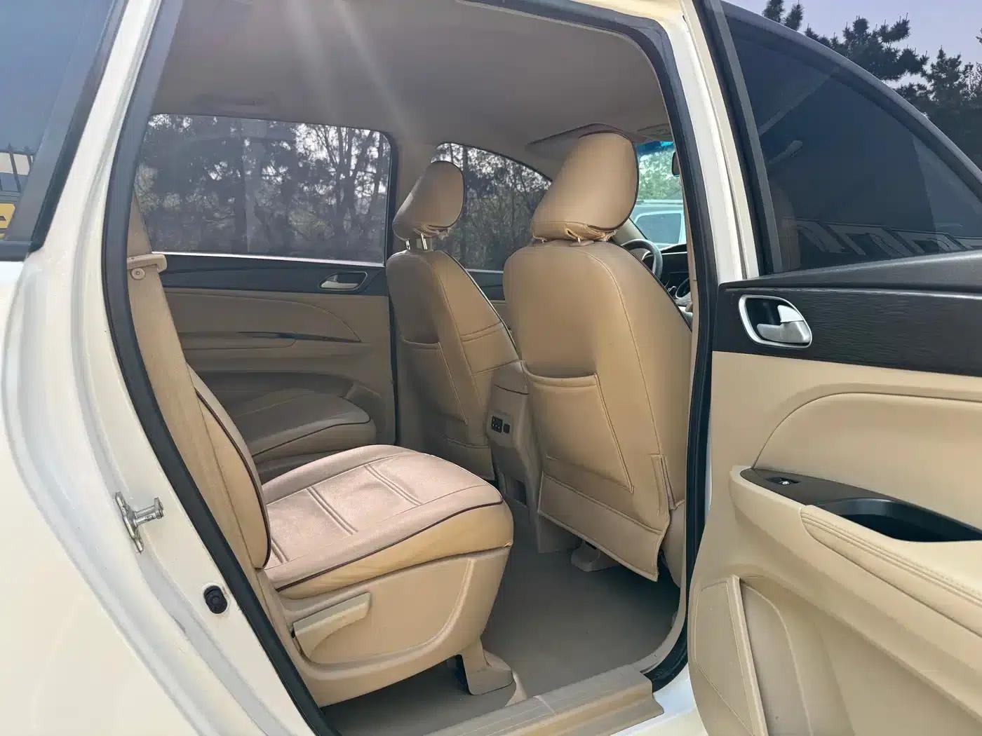 Baojun 730 2016 1.5T Manual Comfort 7-Seater — миниатюра 13