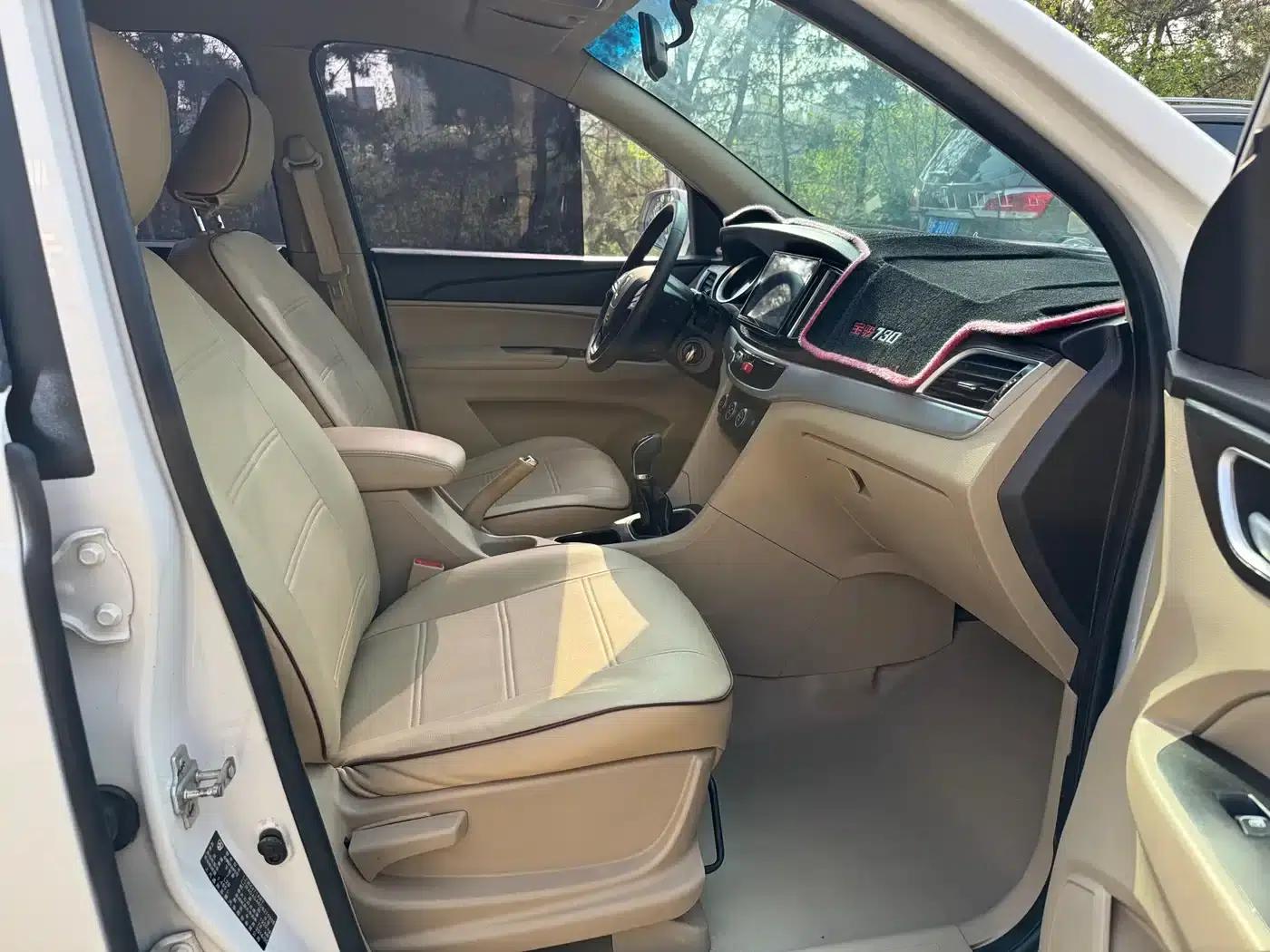 Baojun 730 2016 1.5T Manual Comfort 7-Seater — миниатюра 10