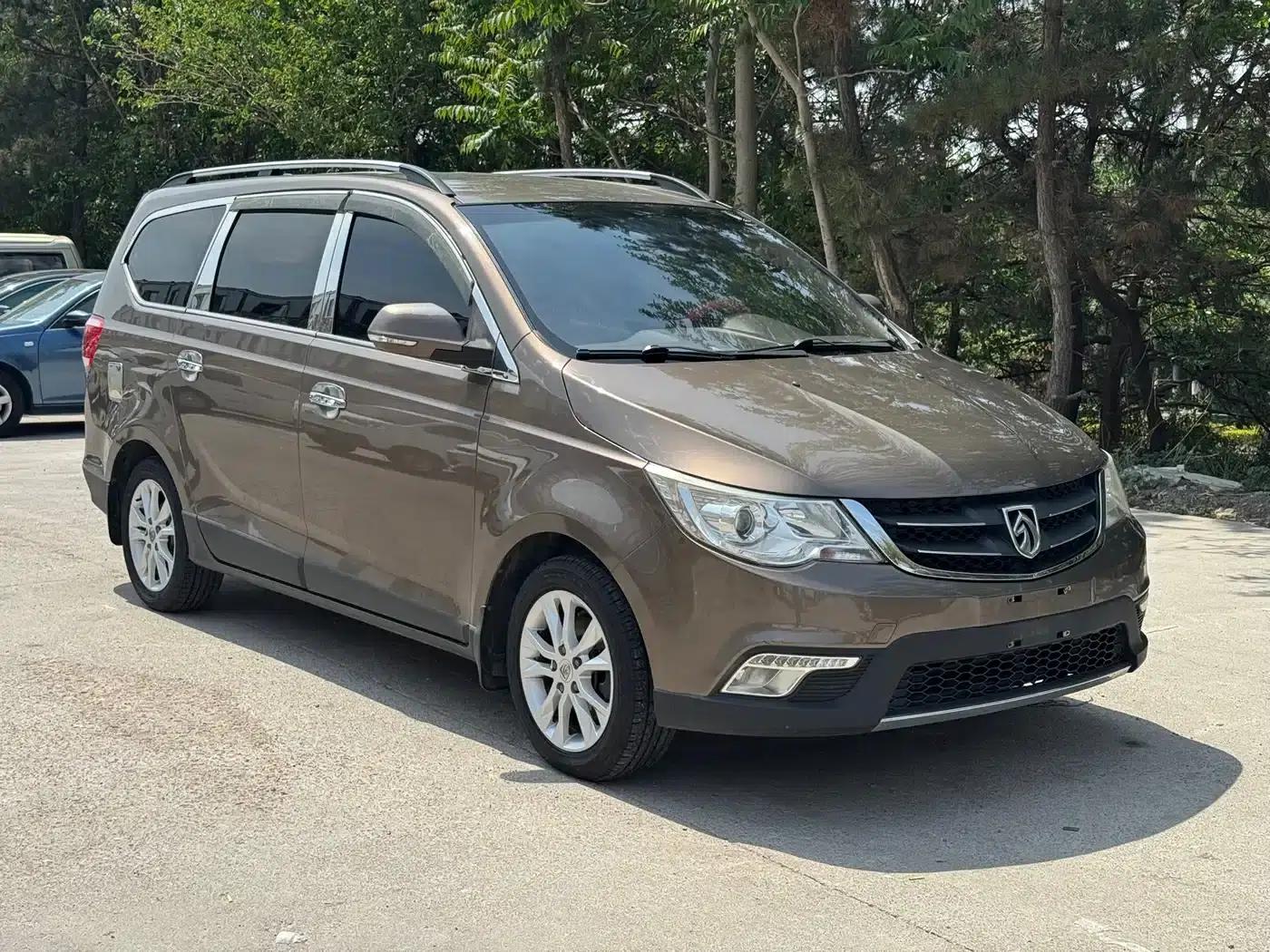 Baojun 730 2014 1.5L Manual Deluxe Navigation ESP Edition 7-Seater — миниатюра 2