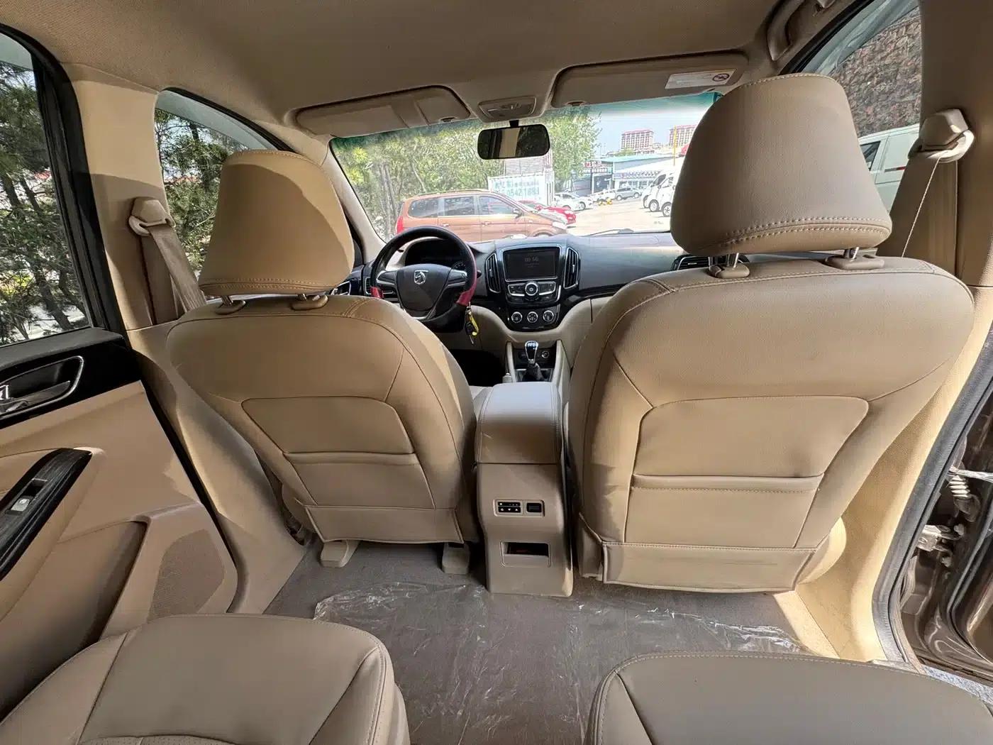 Baojun 730 2014 1.5L Manual Deluxe Navigation ESP Edition 7-Seater — миниатюра 12