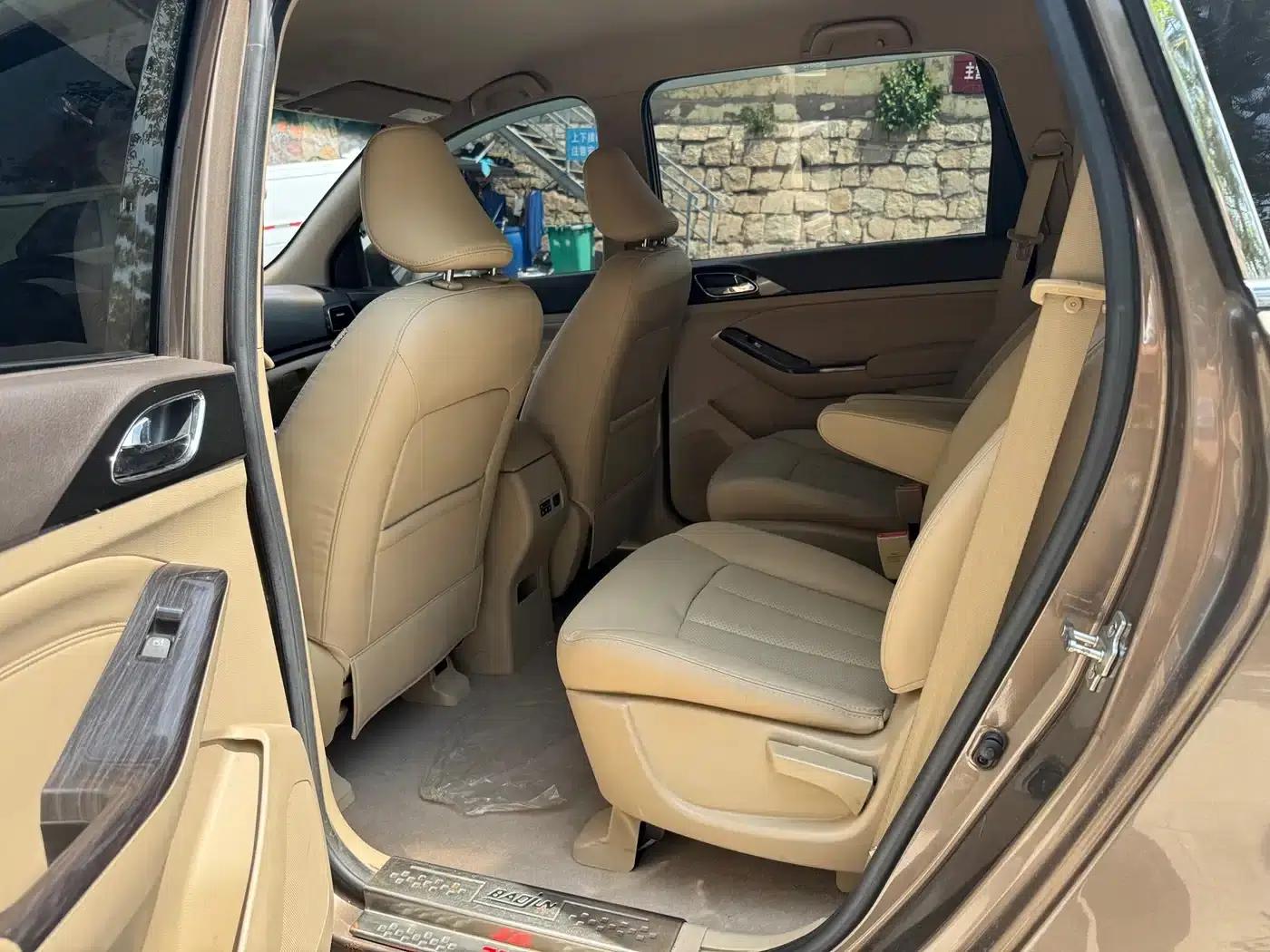 Baojun 730 2014 1.5L Manual Deluxe Navigation ESP Edition 7-Seater — миниатюра 14