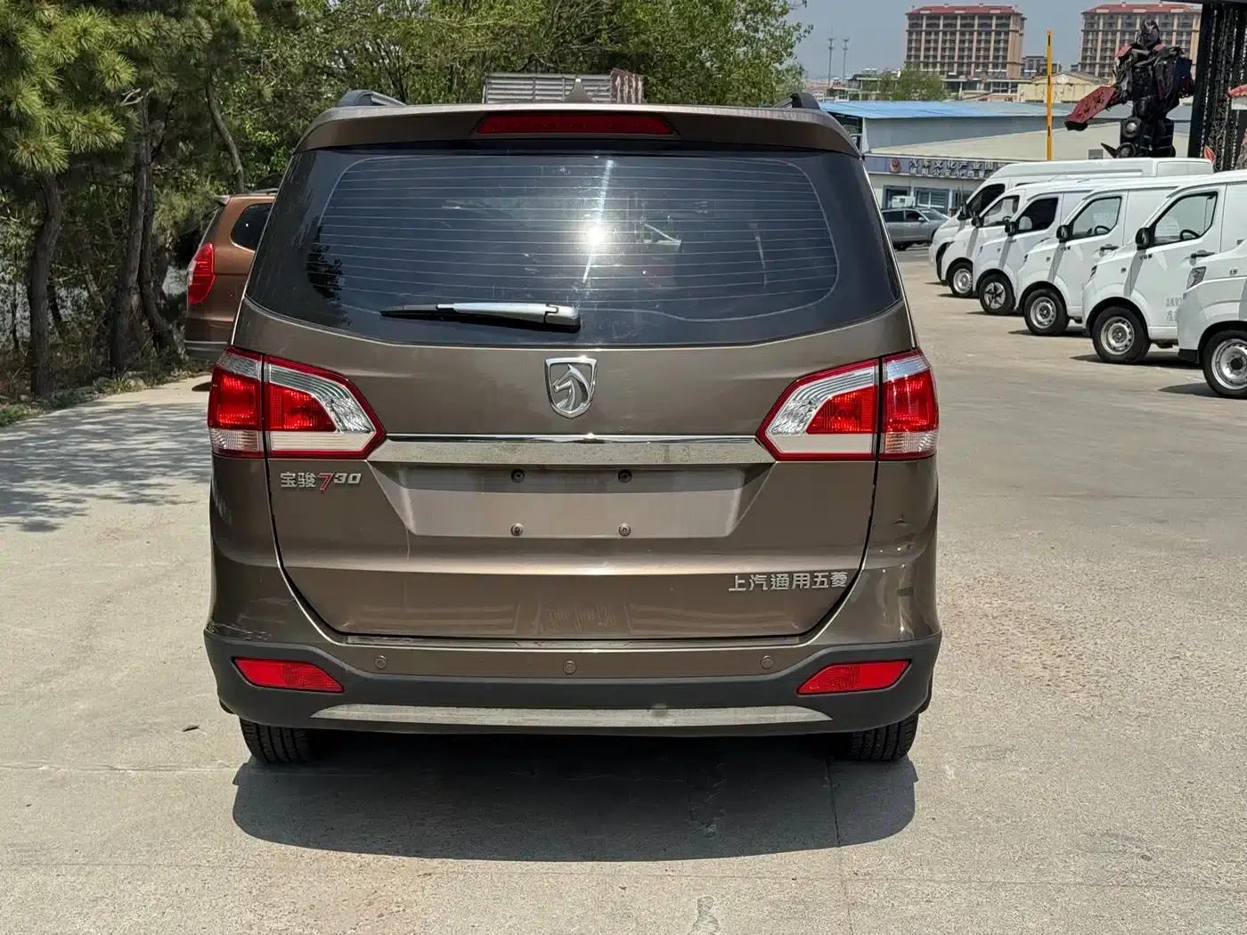 Baojun 730 2014 1.5L Manual Deluxe Navigation ESP Edition 7-Seater — миниатюра 5
