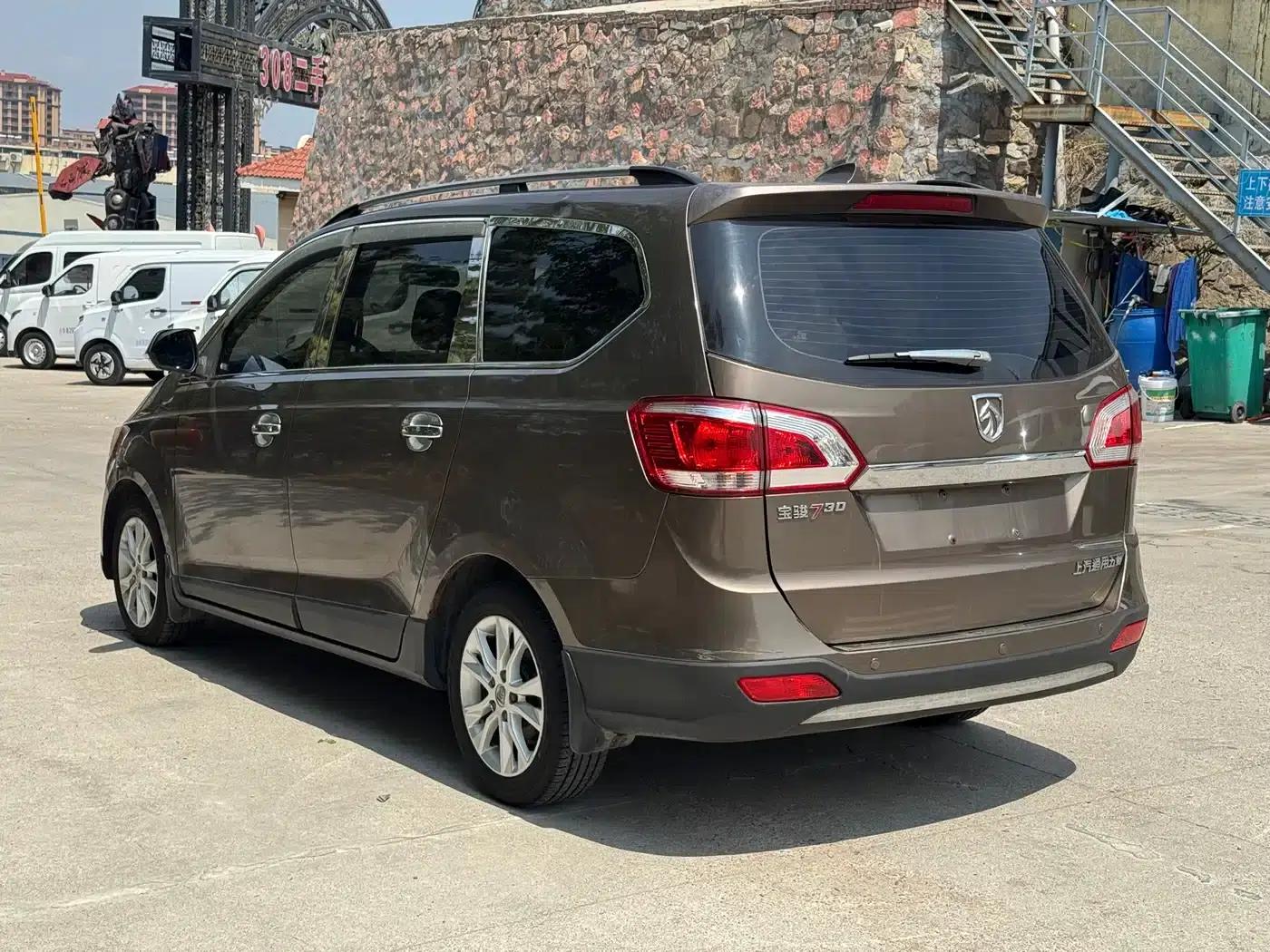 Baojun 730 2014 1.5L Manual Deluxe Navigation ESP Edition 7-Seater — миниатюра 6