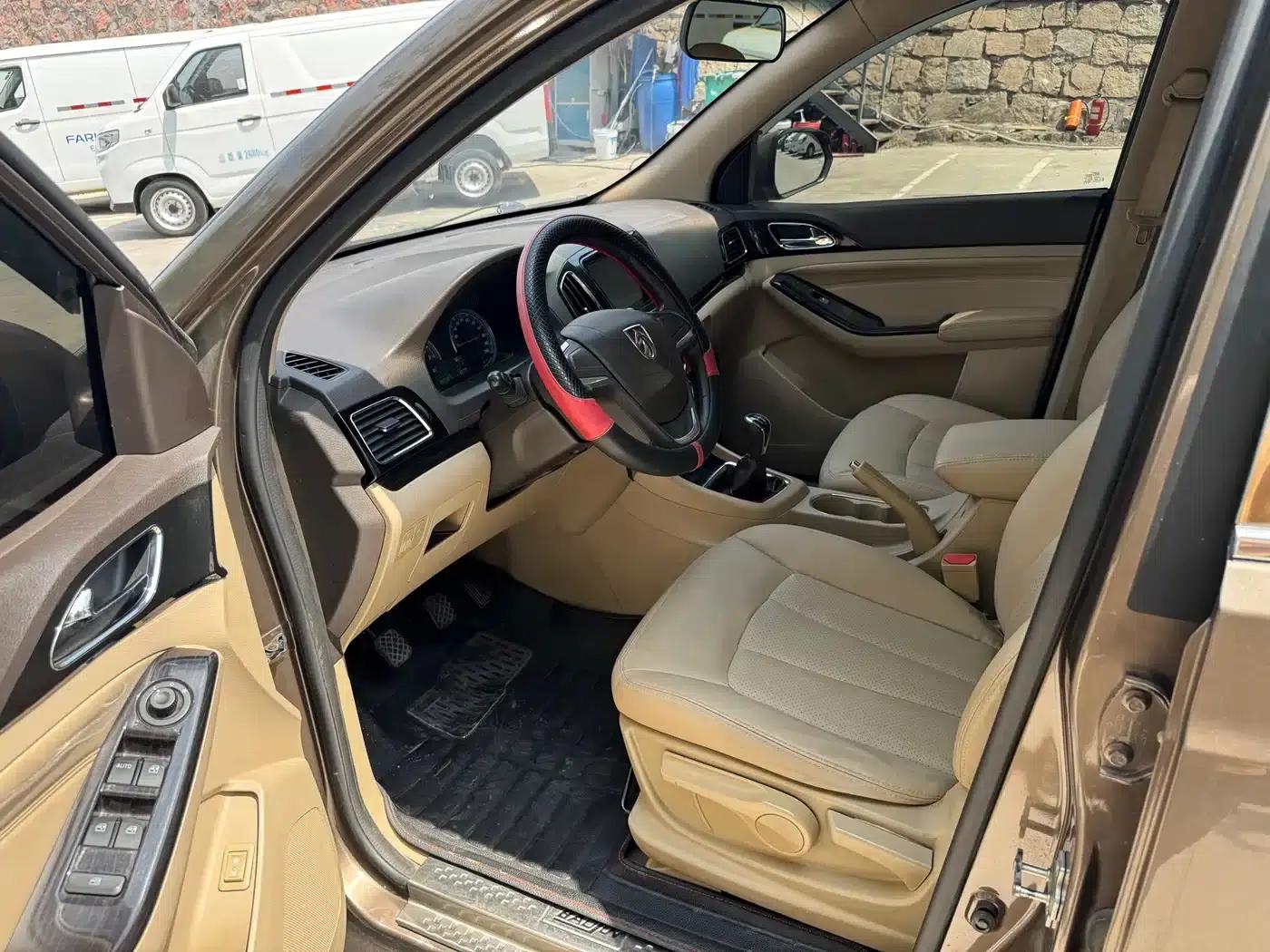 Baojun 730 2014 1.5L Manual Deluxe Navigation ESP Edition 7-Seater — миниатюра 8