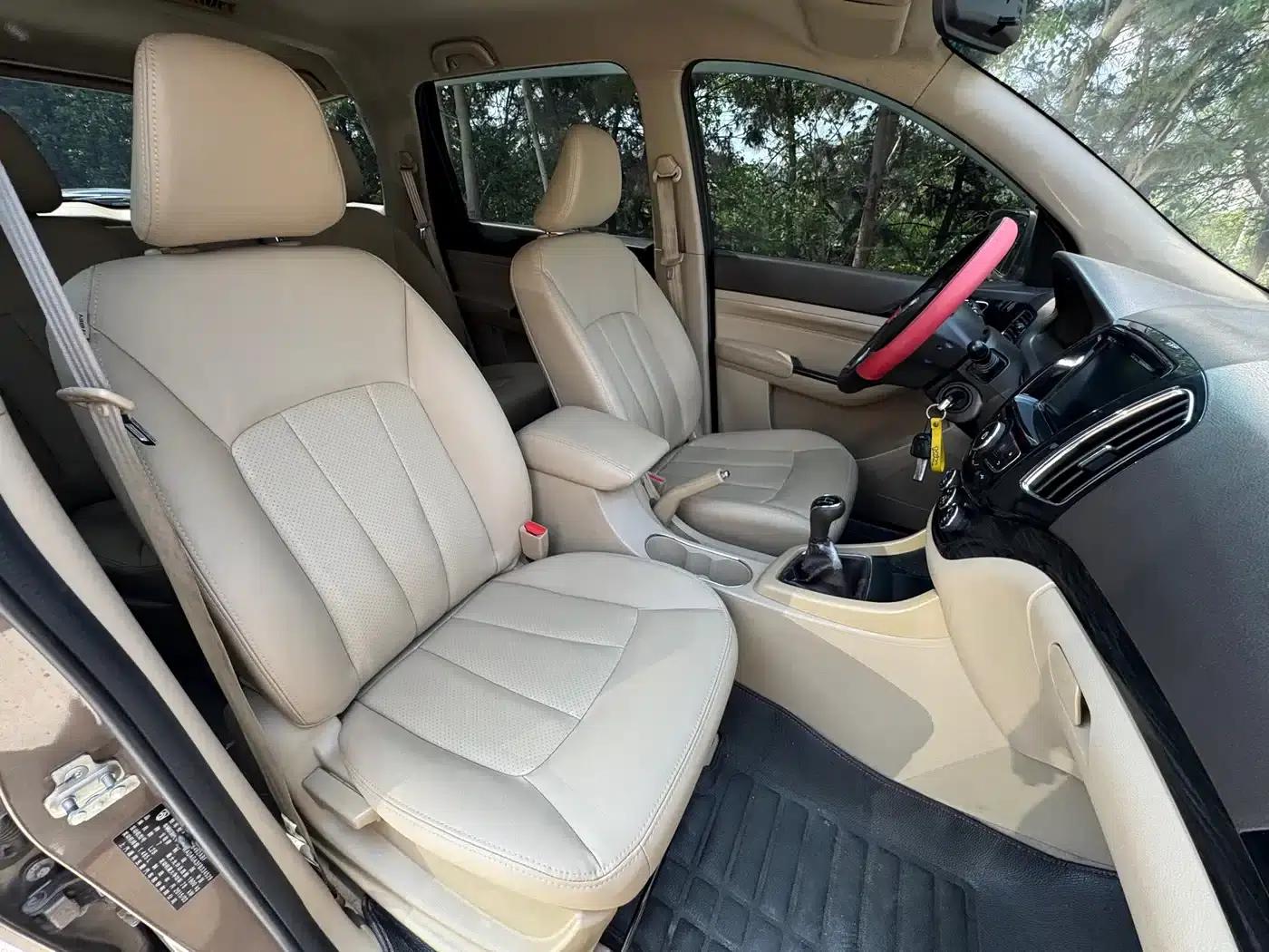 Baojun 730 2014 1.5L Manual Deluxe Navigation ESP Edition 7-Seater — миниатюра 9