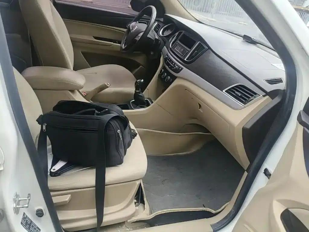 Baojun 730 2016 1.5L Manual Value Edition 7-Seater National V Emission Standard — миниатюра 20