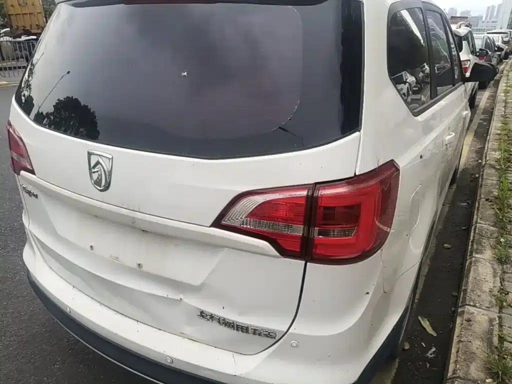 Baojun 730 2016 1.5L Manual Value Edition 7-Seater National V Emission Standard — миниатюра 5