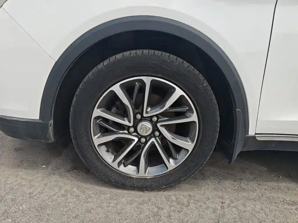 Baojun 730 2017 1.5T DCT Fashion Edition 7-seater National V Emission Standard — миниатюра 23