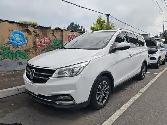 Baojun 730 2017 1.5T DCT Fashion Edition 7-seater National V Emission Standard