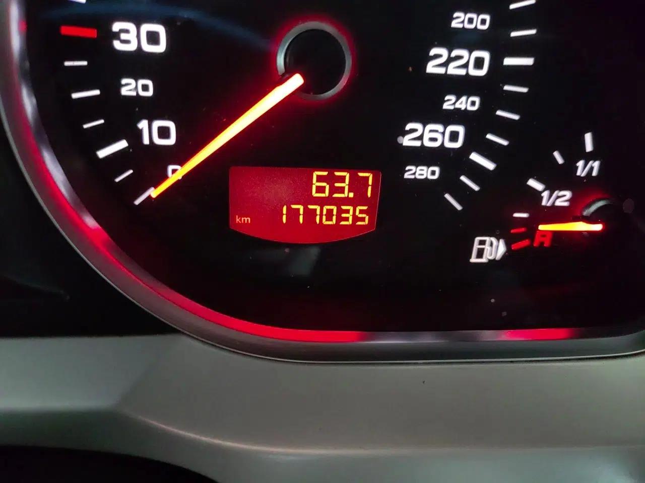 Audi A6L 2011 2.0 TFSI Automatic Standard Edition — миниатюра 12
