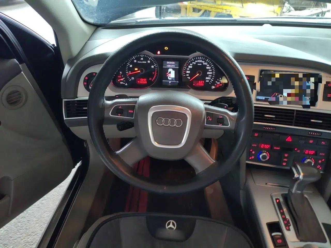 Audi A6L 2011 2.0 TFSI Automatic Standard Edition — миниатюра 10