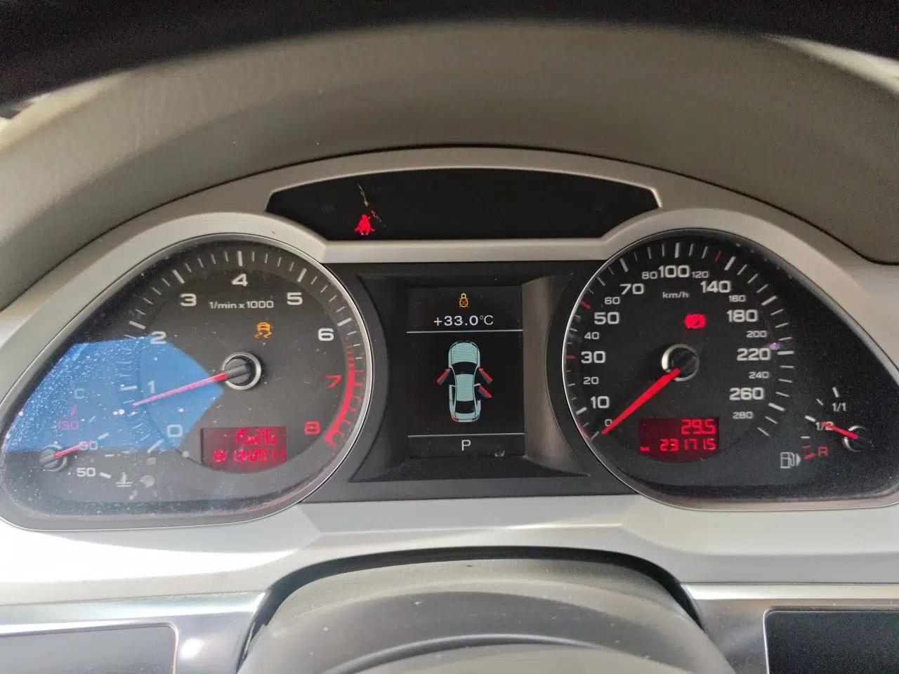 Audi A6L 2011 2.0 TFSI Automatic Standard Edition — миниатюра 11