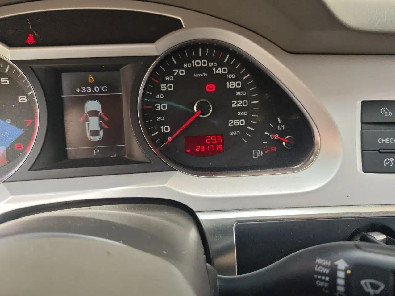 Audi A6L 2011 2.0 TFSI Automatic Standard Edition — миниатюра 12