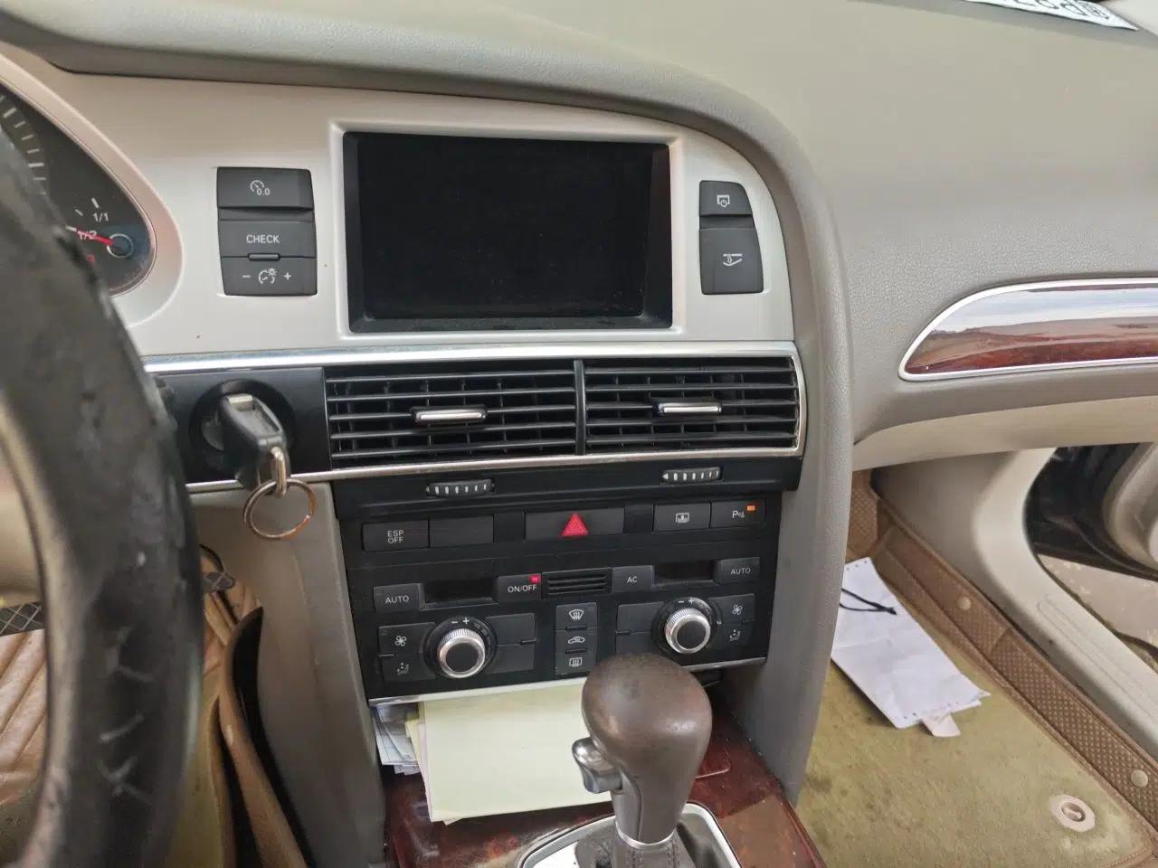 Audi A6L 2011 2.0 TFSI Automatic Standard Edition — миниатюра 13