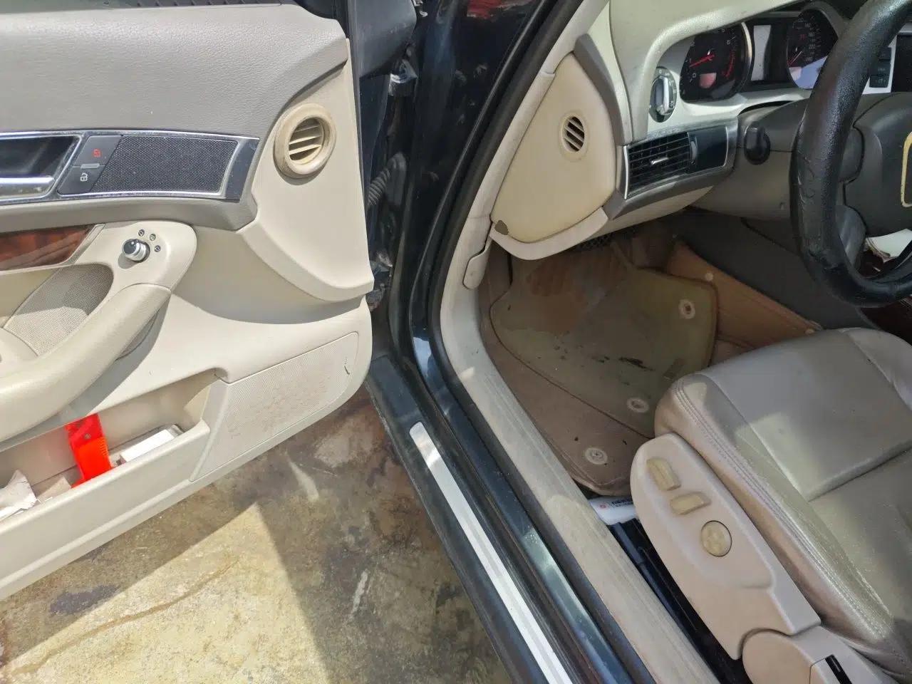 Audi A6L 2011 2.0 TFSI Automatic Standard Edition — миниатюра 16