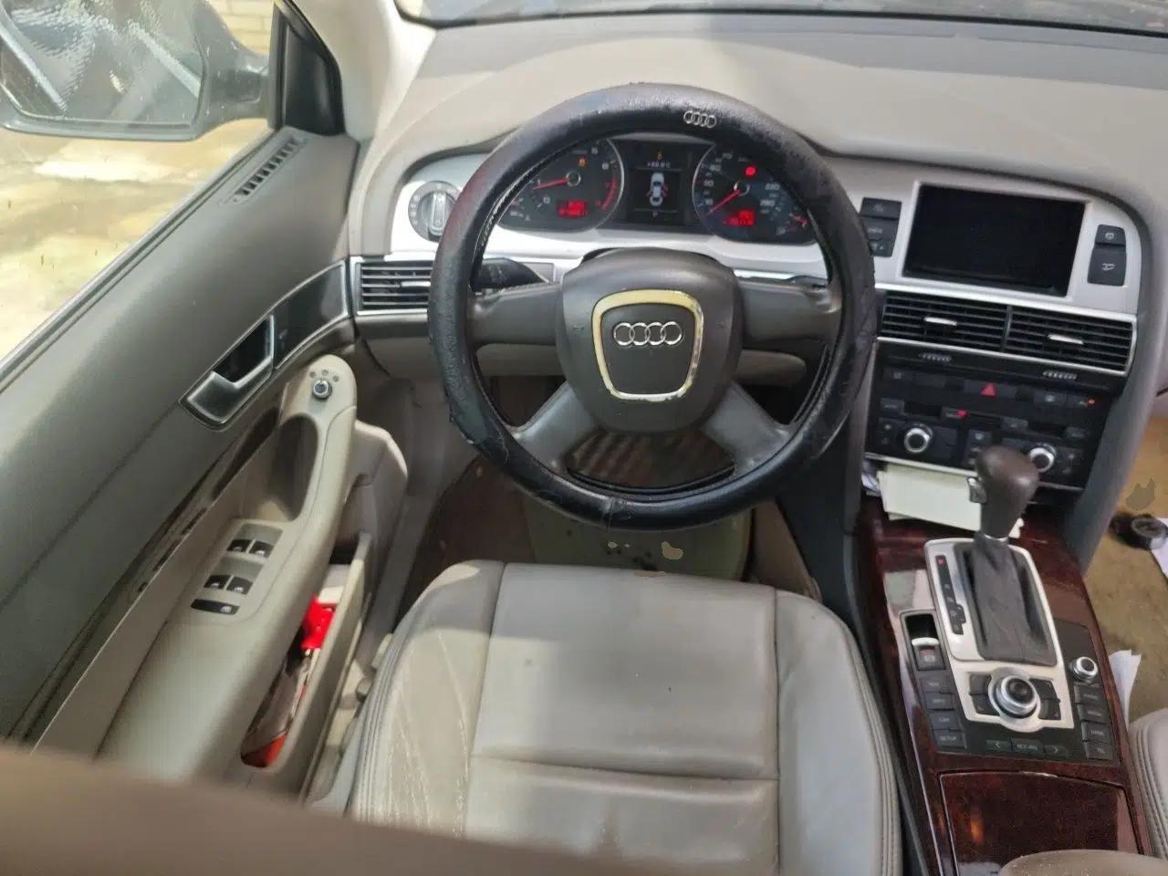 Audi A6L 2011 2.0 TFSI Automatic Standard Edition — миниатюра 10