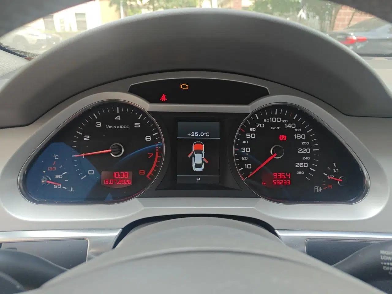 Audi A6L 2011 2.0 TFSI Automatic Standard Edition — миниатюра 11
