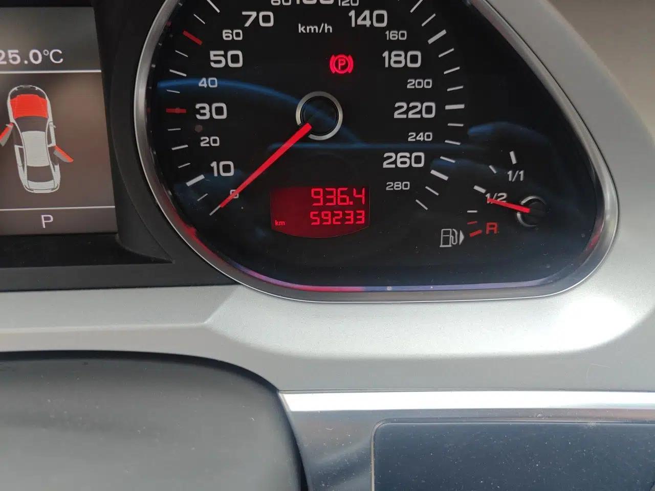 Audi A6L 2011 2.0 TFSI Automatic Standard Edition — миниатюра 12